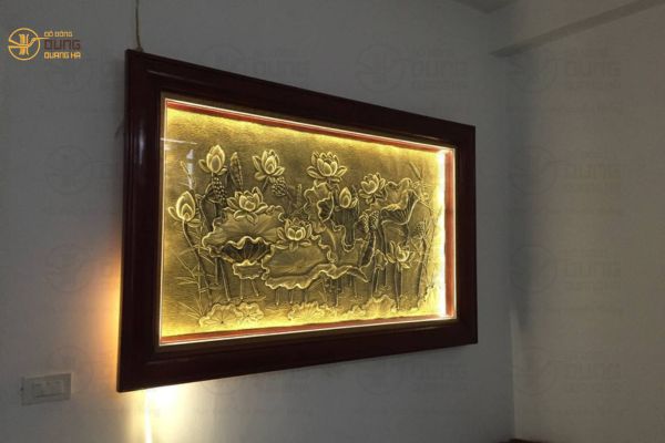 Treo tranh sen 1m55 cho khách tại Hoàng Quốc Việt