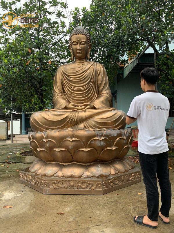 Dung Quang Hà bàn giao tượng Thích Ca cao 3m6