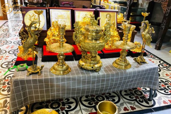 Mùng 1-7 khách đến cơ sở Sài Gòn mở hàng mua bộ đồ thờ