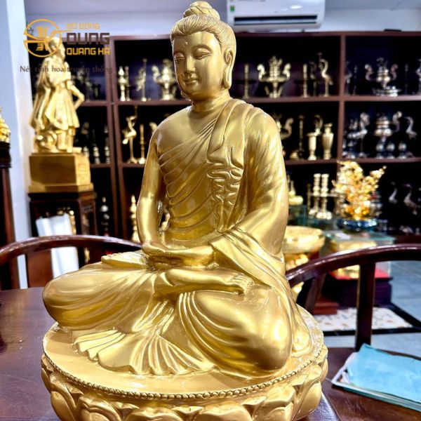 Khách hàng tới cửa hàng cơ sở Sài Gòn thỉnh tượng Phật Thích Ca 40cm