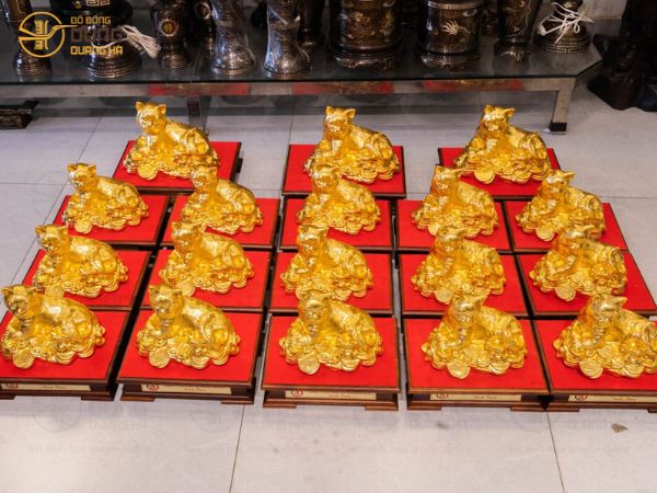 Đồ đồng Dung Quang Hà xuất 70 tượng mèo cho công ty cổ phần tập đoàn Hateco