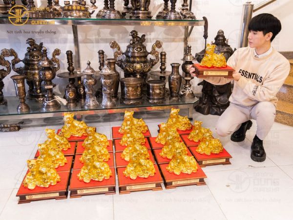 Đồ đồng Dung Quang Hà xuất 70 tượng mèo cho công ty cổ phần tập đoàn Hateco