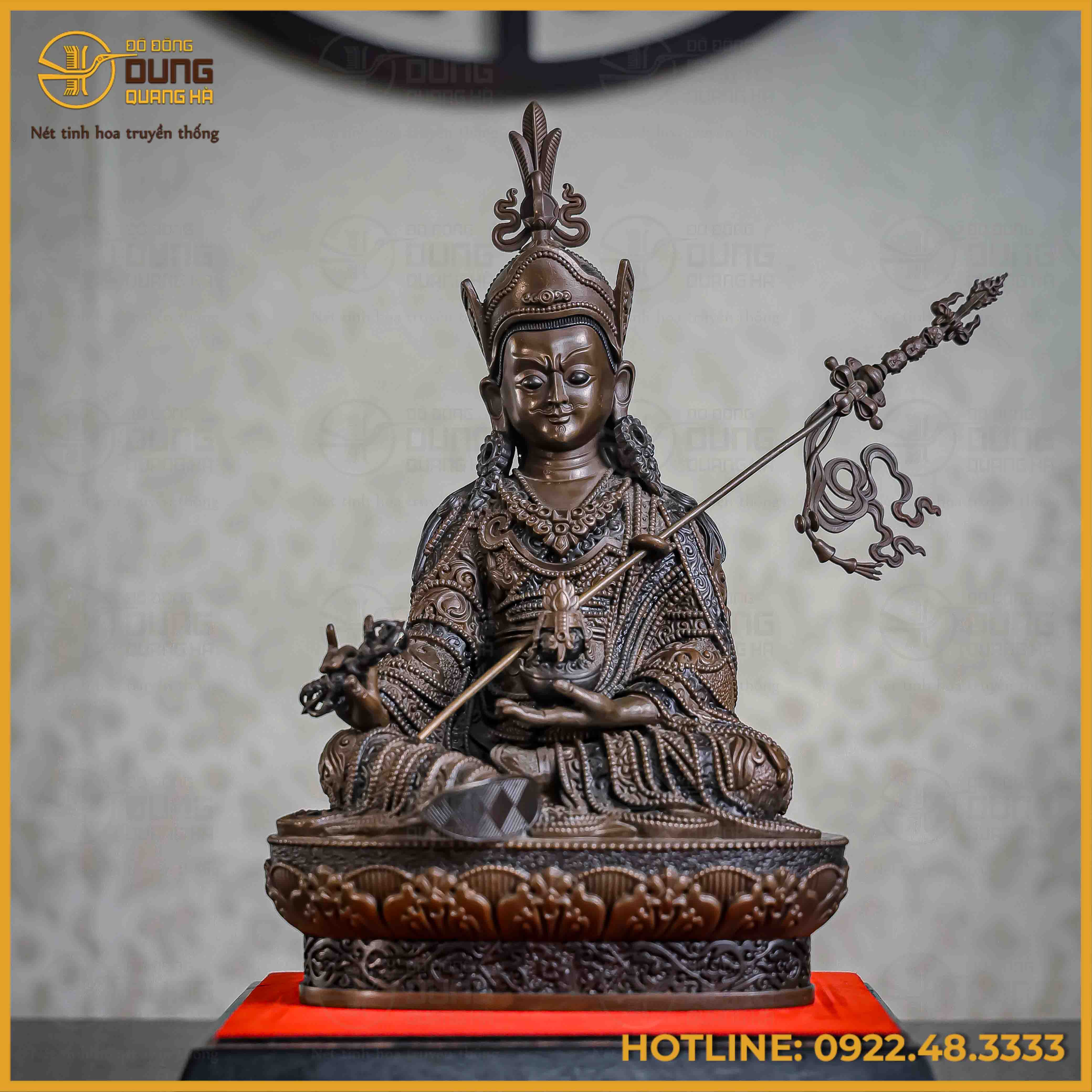 Tượng Liên Hoa Sanh đồng vàng hun đen 30cm