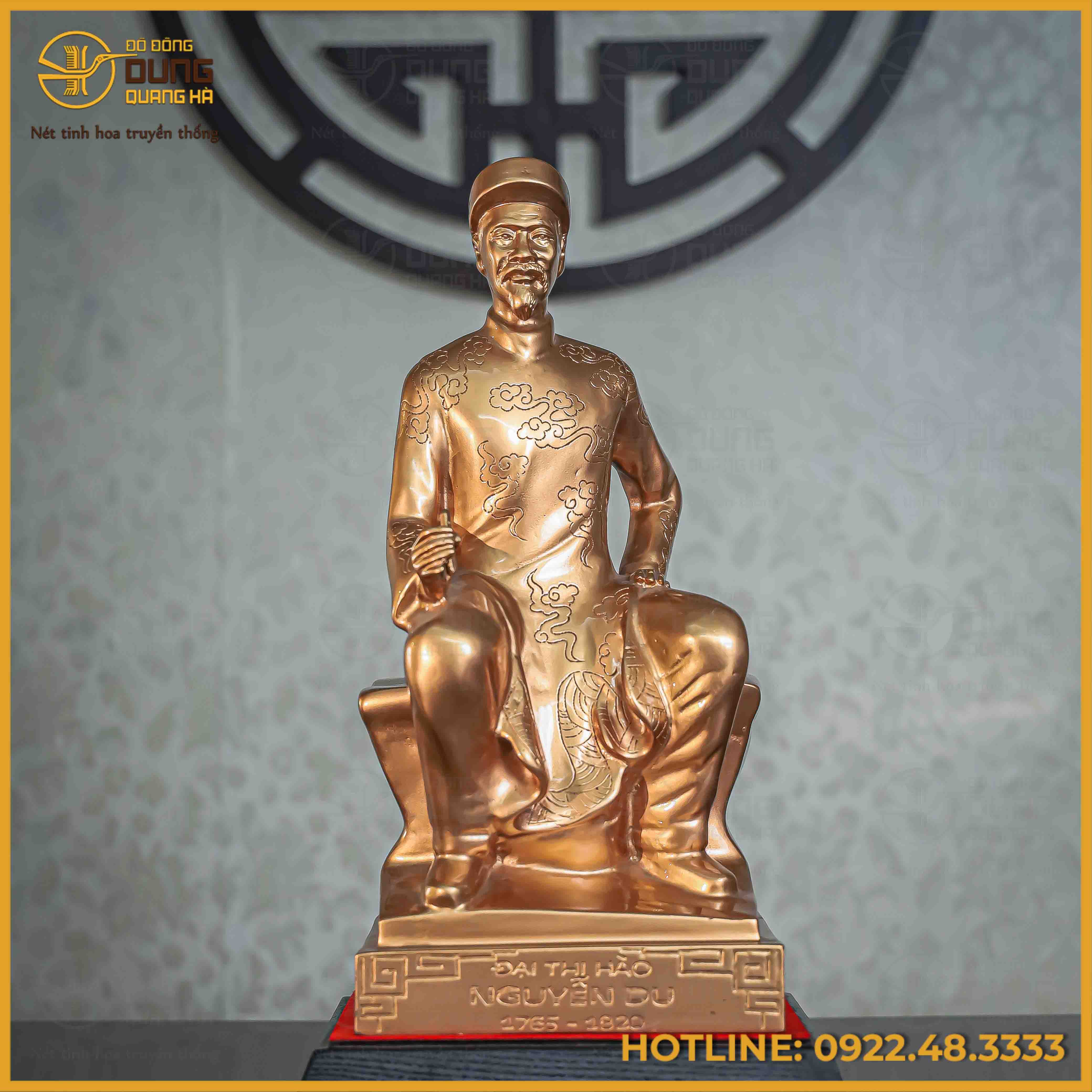 Tượng Nguyễn Du ngồi bằng đồng đỏ cao 42cm