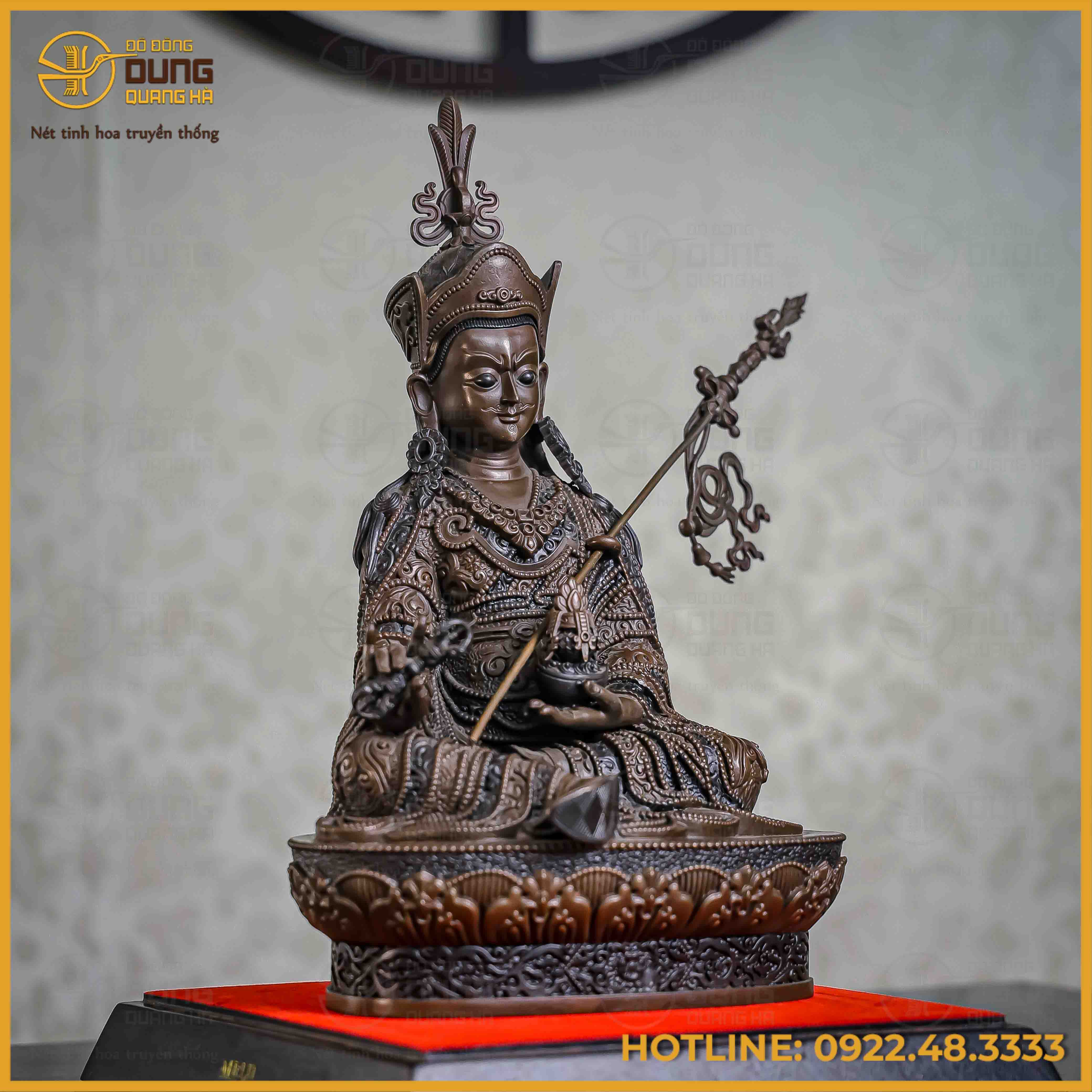 Tượng Liên Hoa Sanh đồng vàng hun đen 30cm