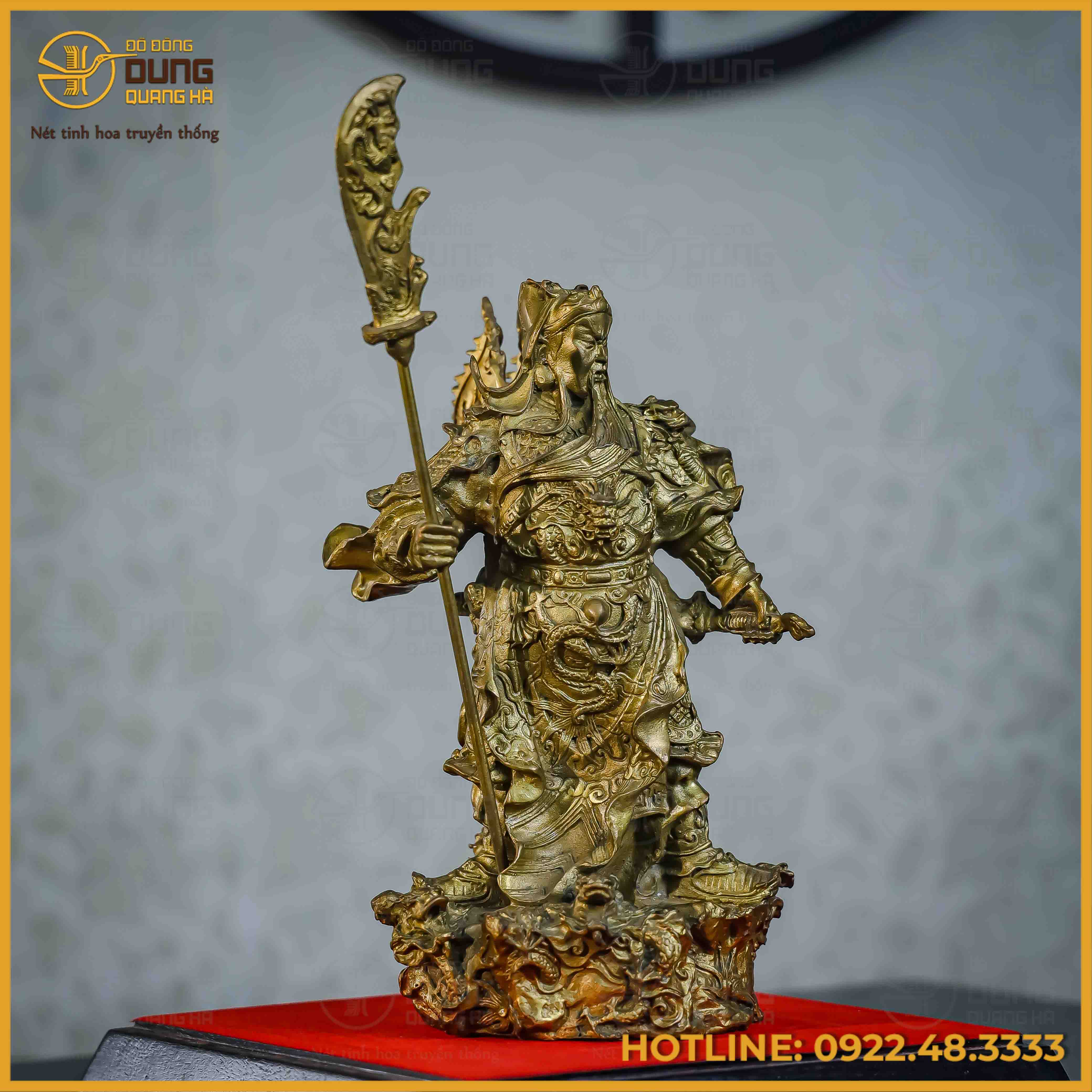 Tượng Quan Công 5 cờ đồng vàng cao 25cm ngang 14cm sâu 12cm
