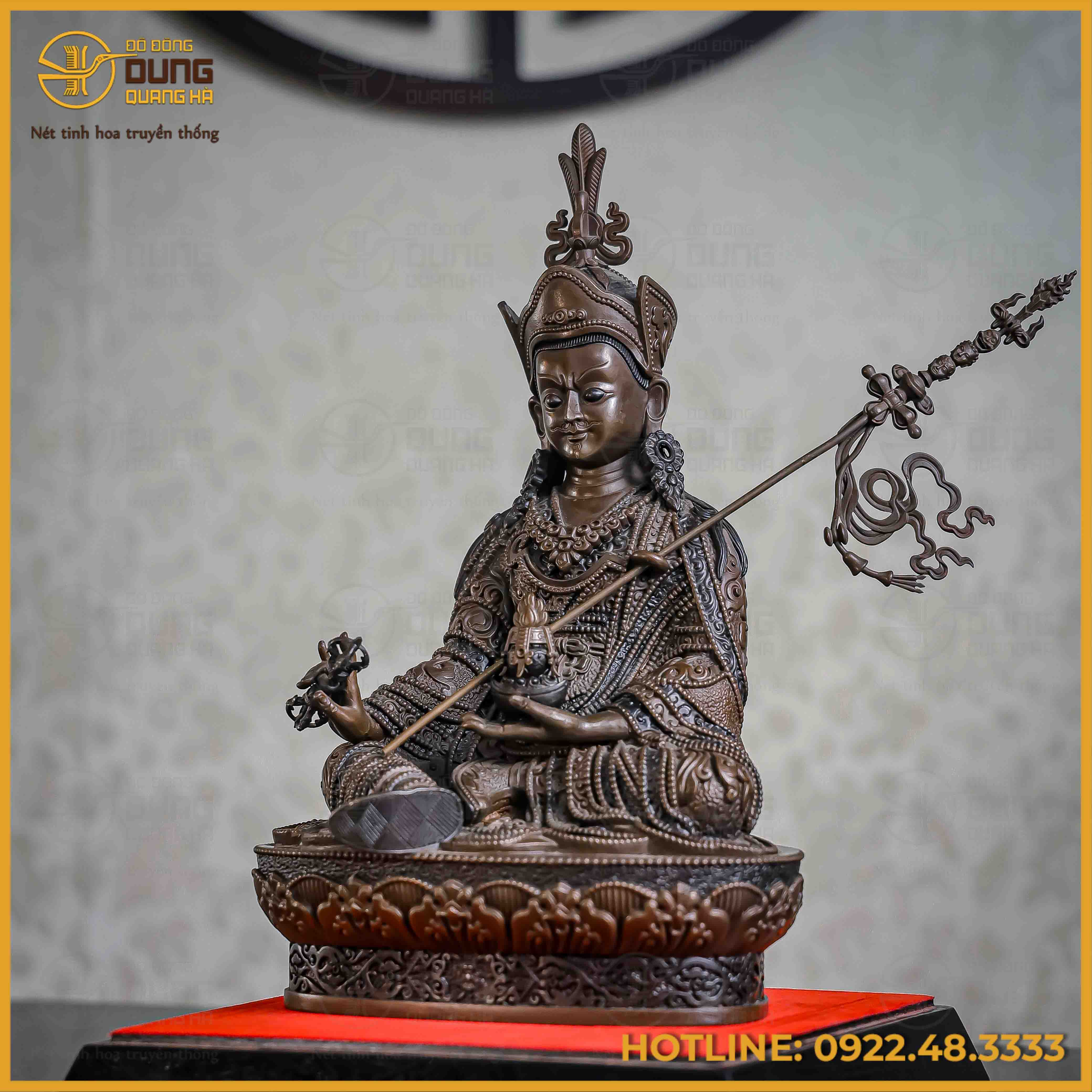 Tượng Liên Hoa Sanh đồng vàng hun đen 30cm