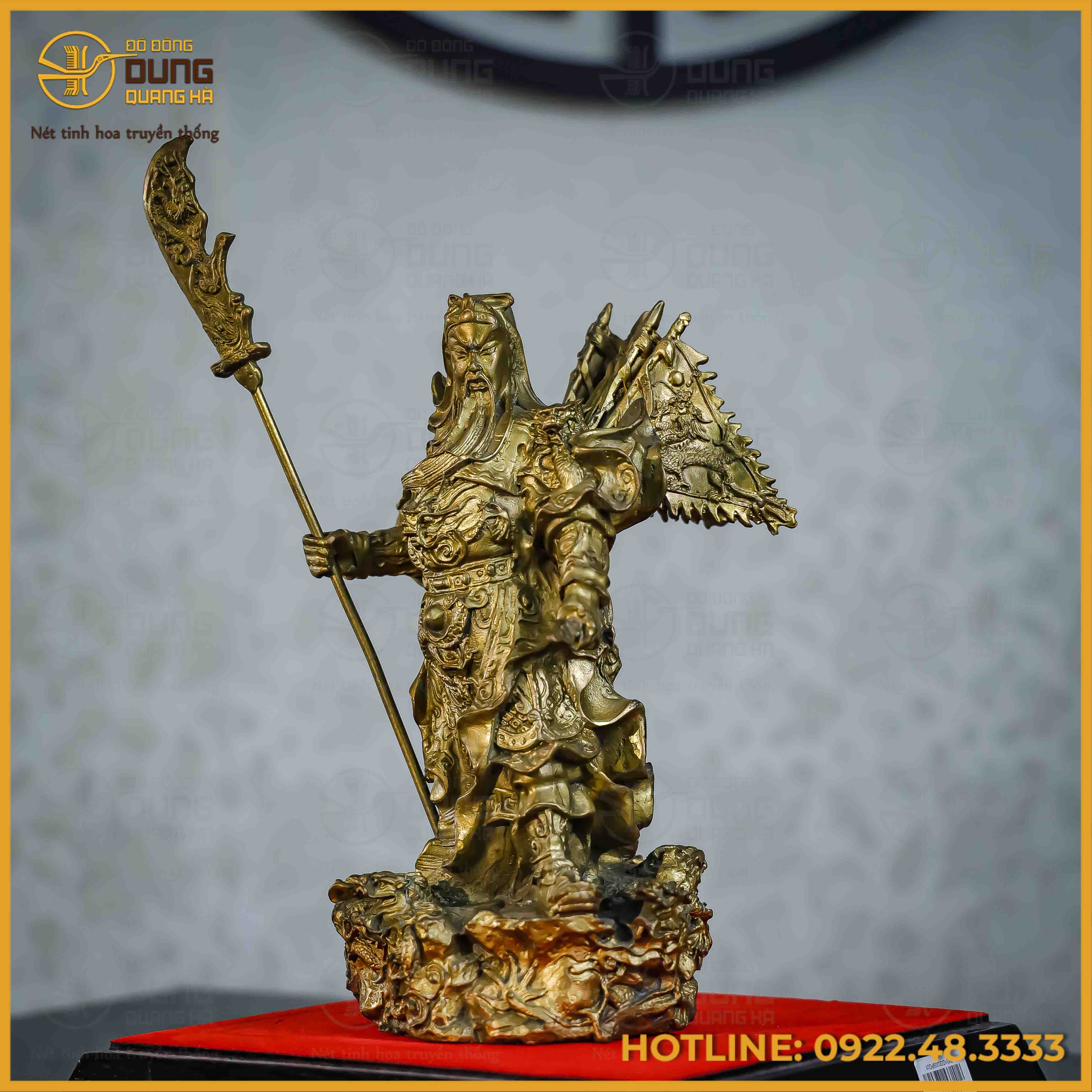 Tượng Quan Công 5 cờ đồng vàng cao 25cm ngang 14cm sâu 12cm
