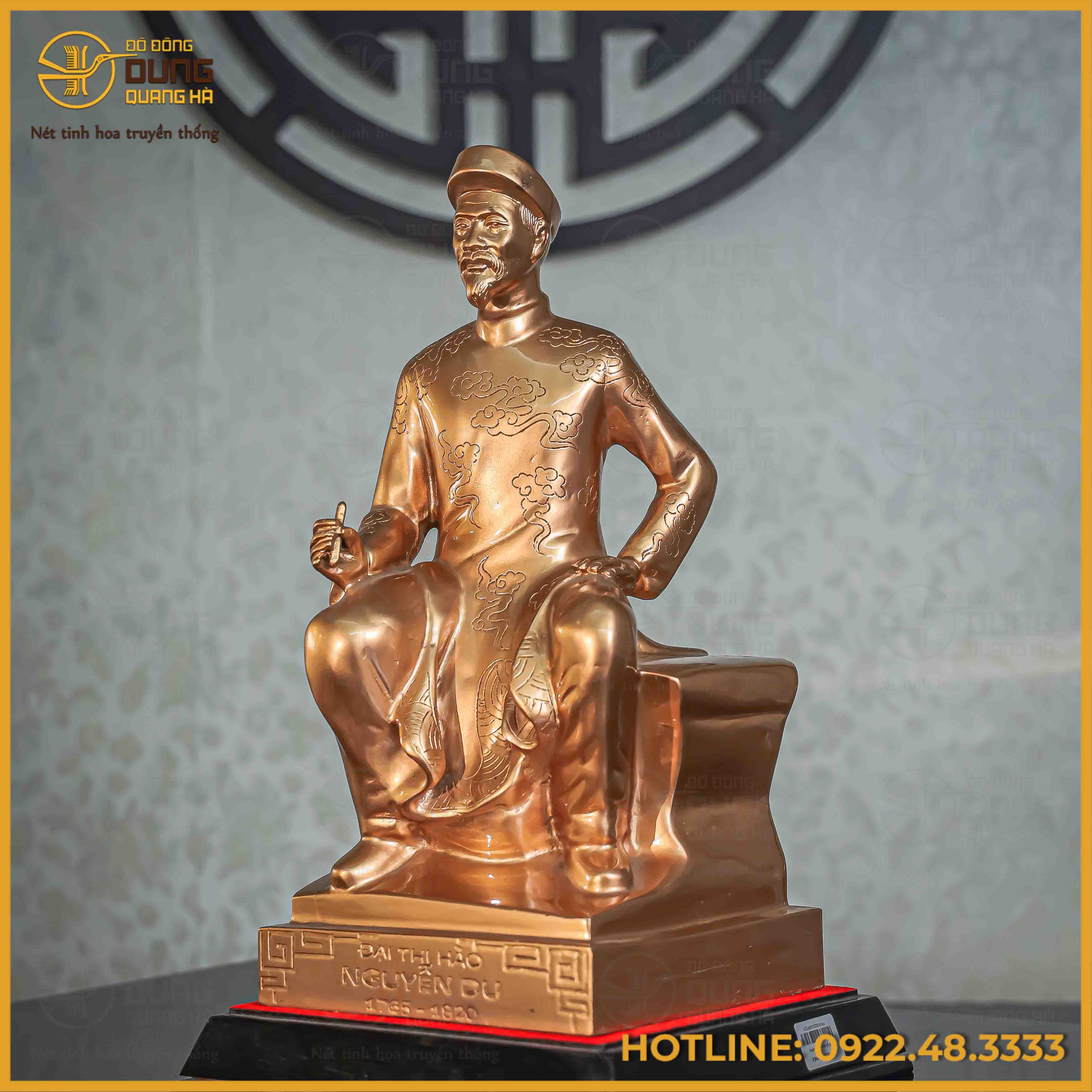 Tượng Nguyễn Du ngồi bằng đồng đỏ cao 42cm