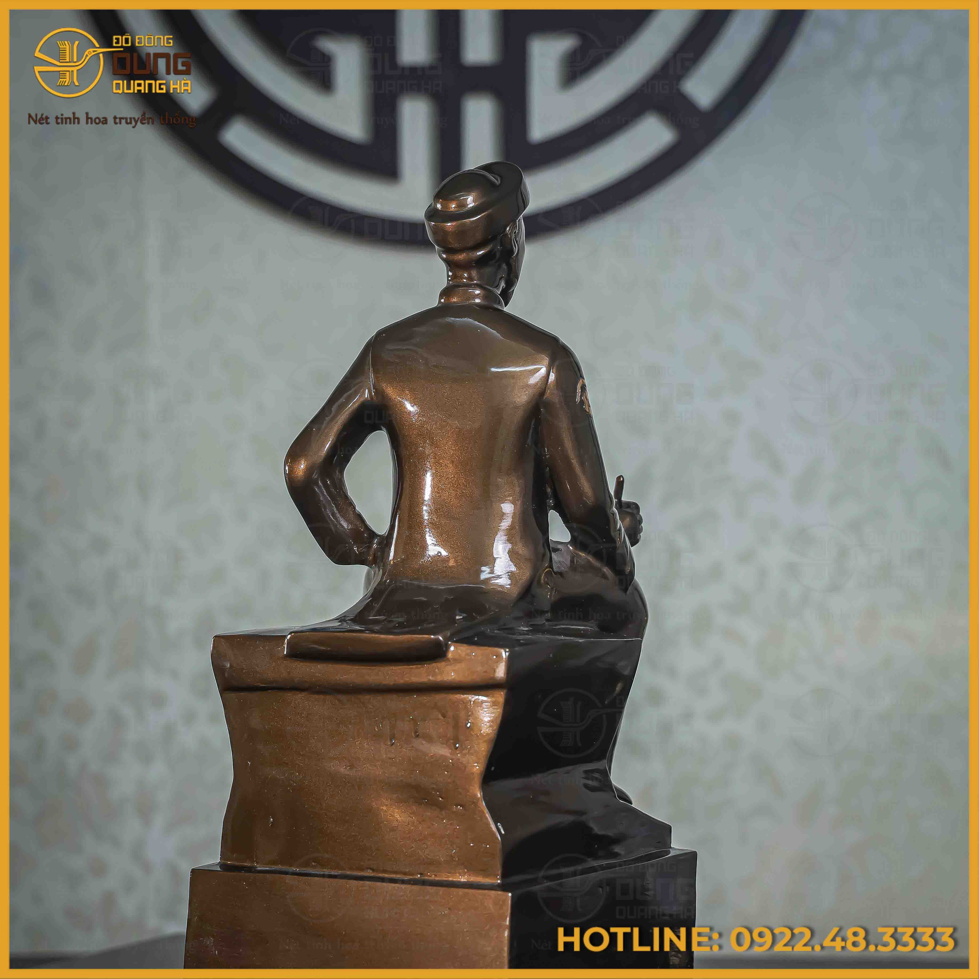 Tượng Nguyễn Du đồng đỏ cạo màu cao 45cm