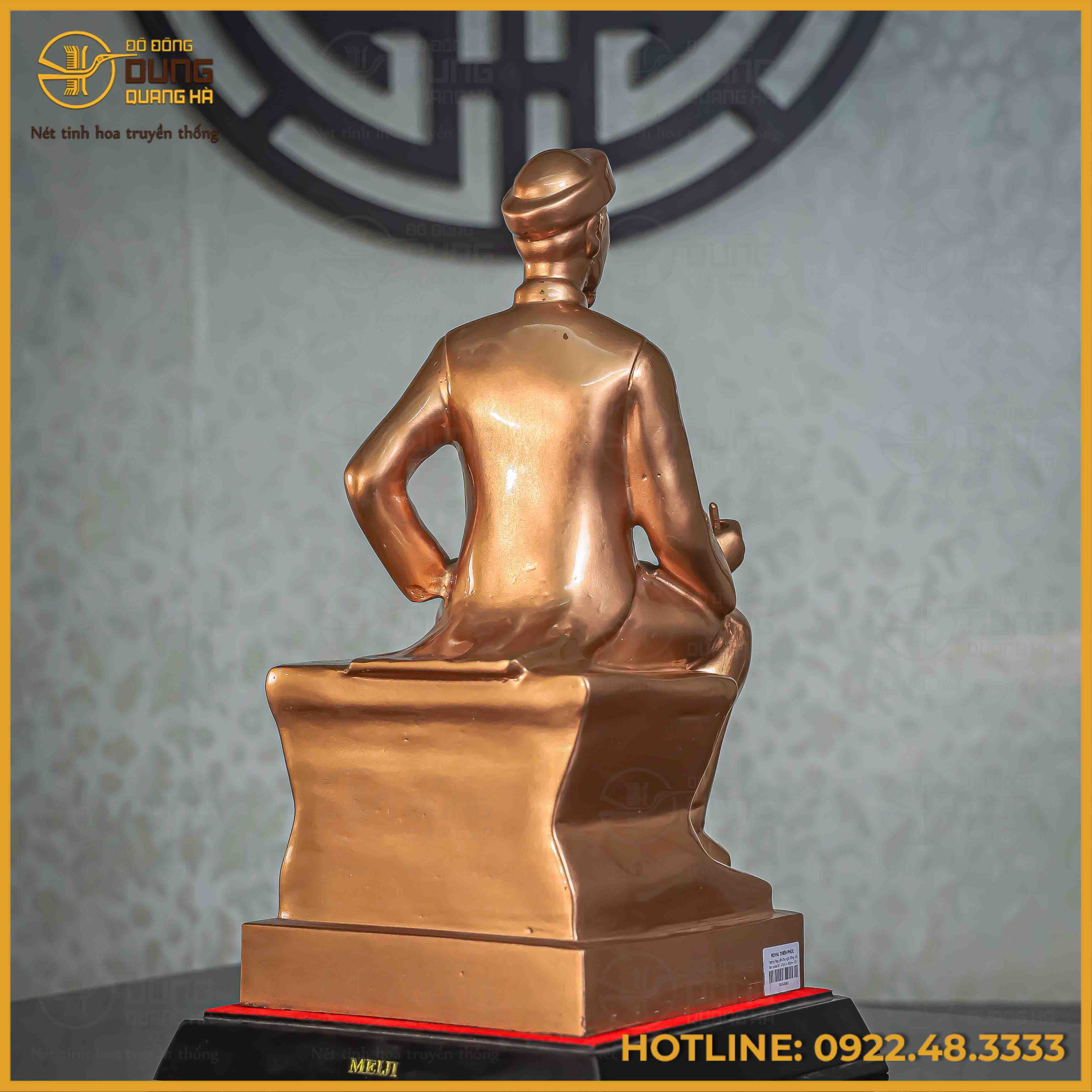 Tượng Nguyễn Du ngồi bằng đồng đỏ cao 42cm