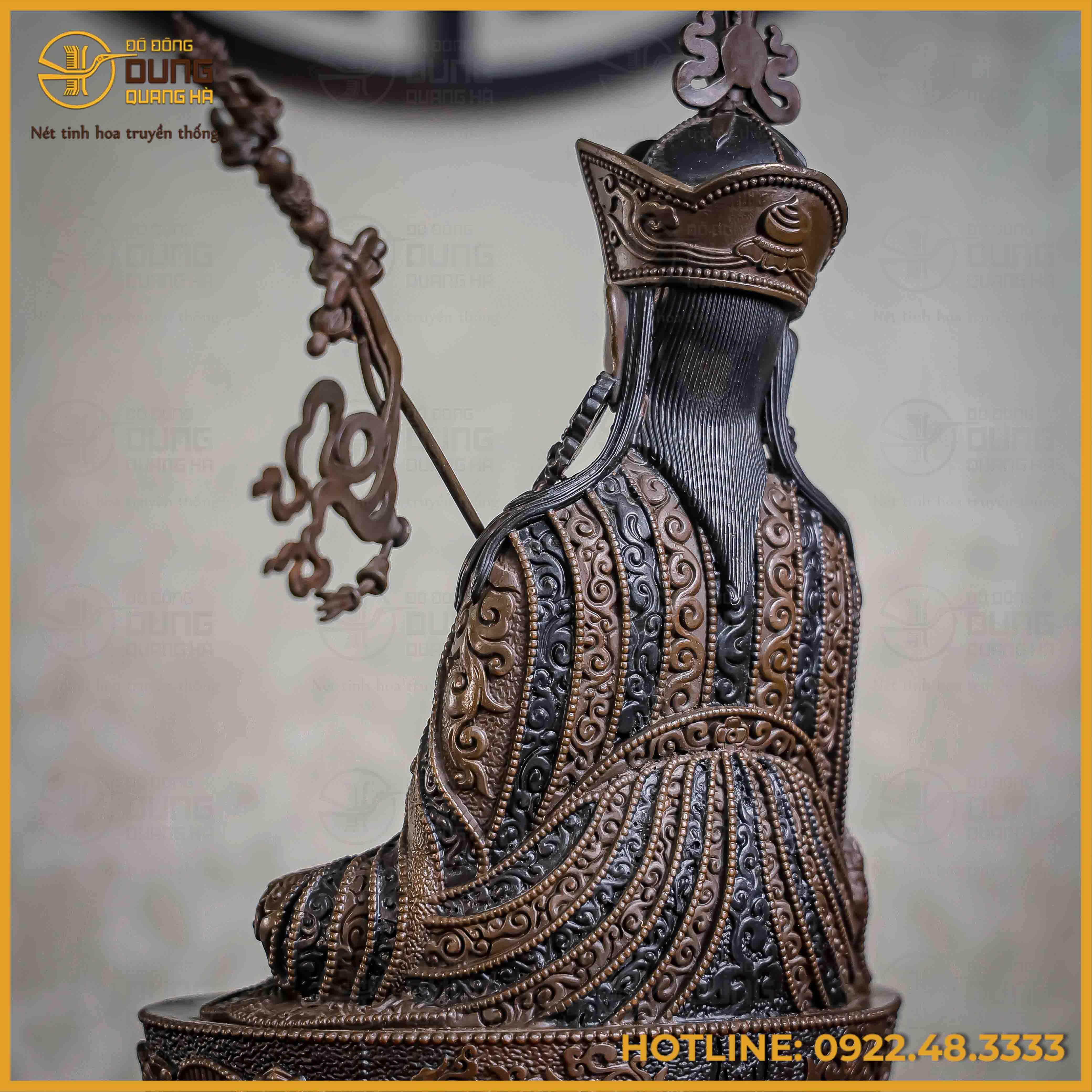 Tượng Liên Hoa Sanh đồng vàng hun đen 30cm