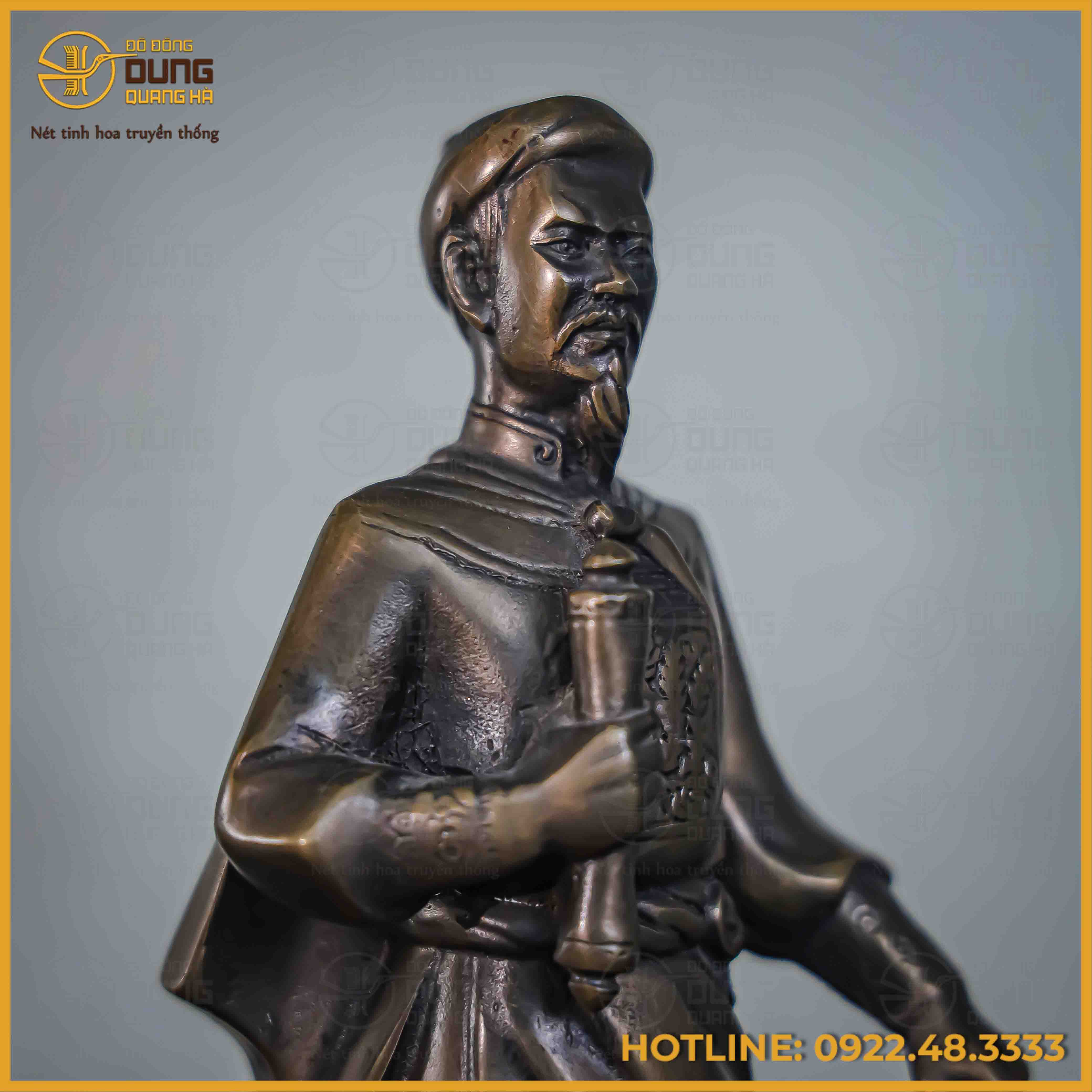 Tượng Trần Hưng Đạo đồng vàng hun cao 30cm ngang 11cm