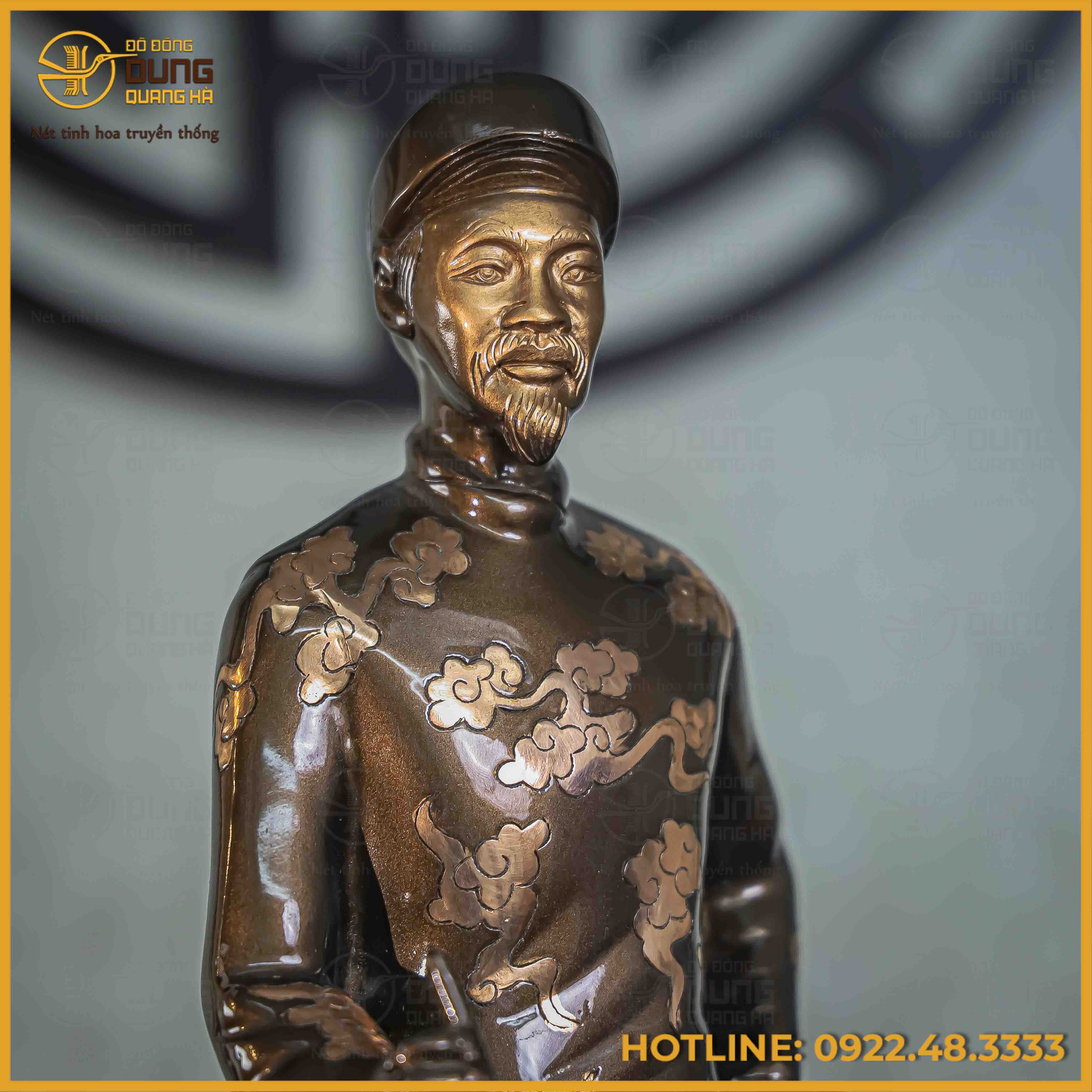Tượng Nguyễn Du đồng đỏ cạo màu cao 45cm