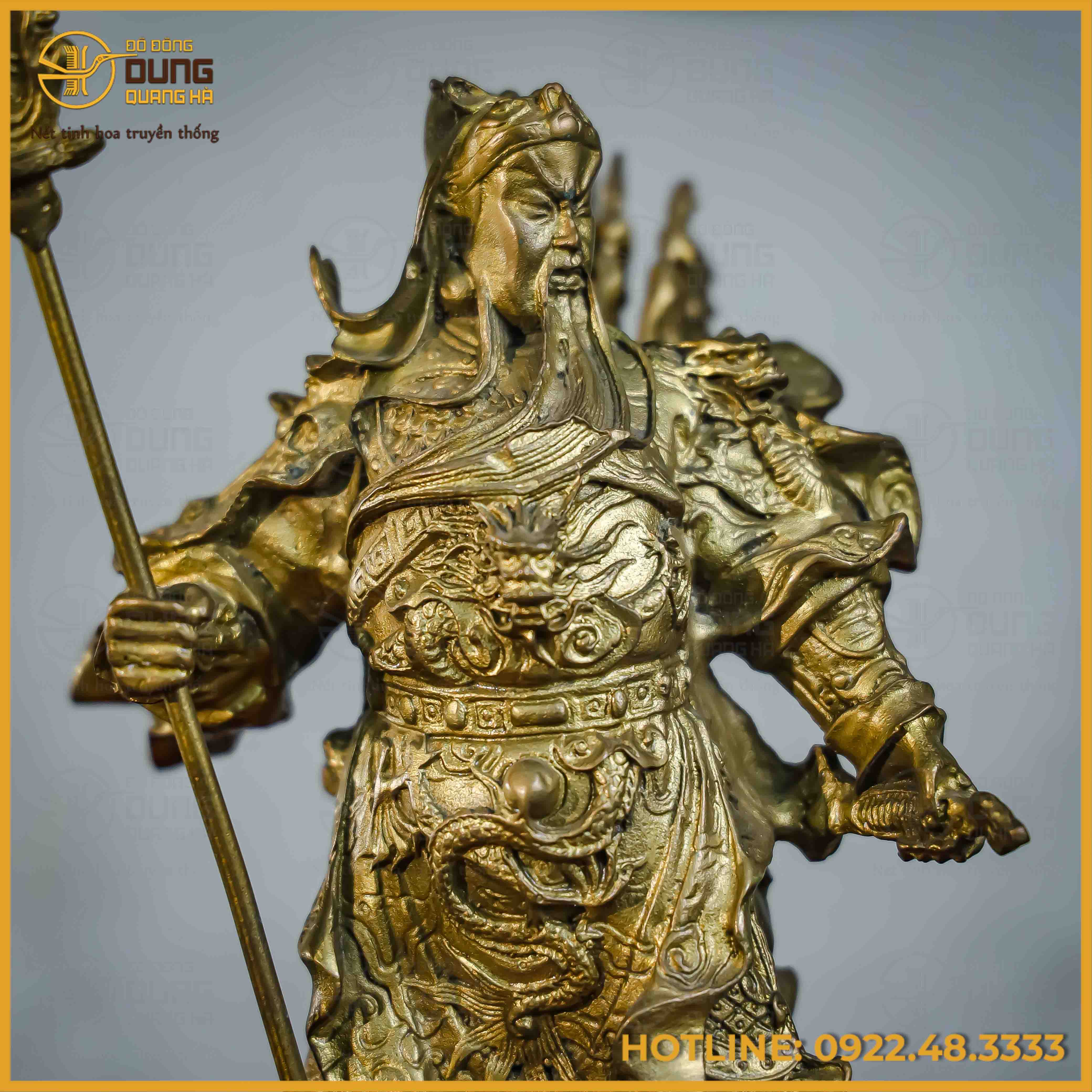 Tượng Quan Công 5 cờ đồng vàng cao 25cm ngang 14cm sâu 12cm