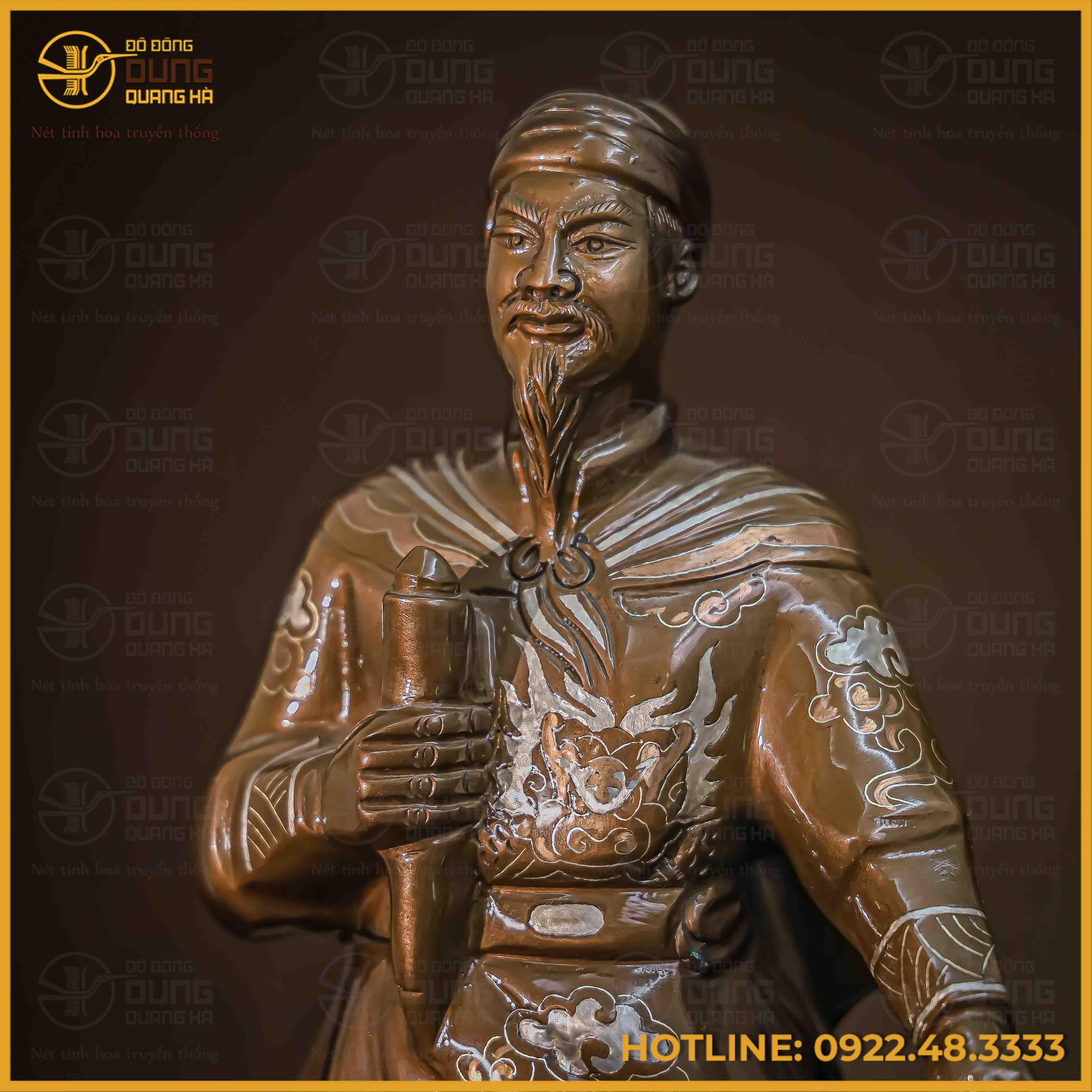 Tượng Trần Hưng Đạo đồng đỏ khảm tam khí cao 38cm