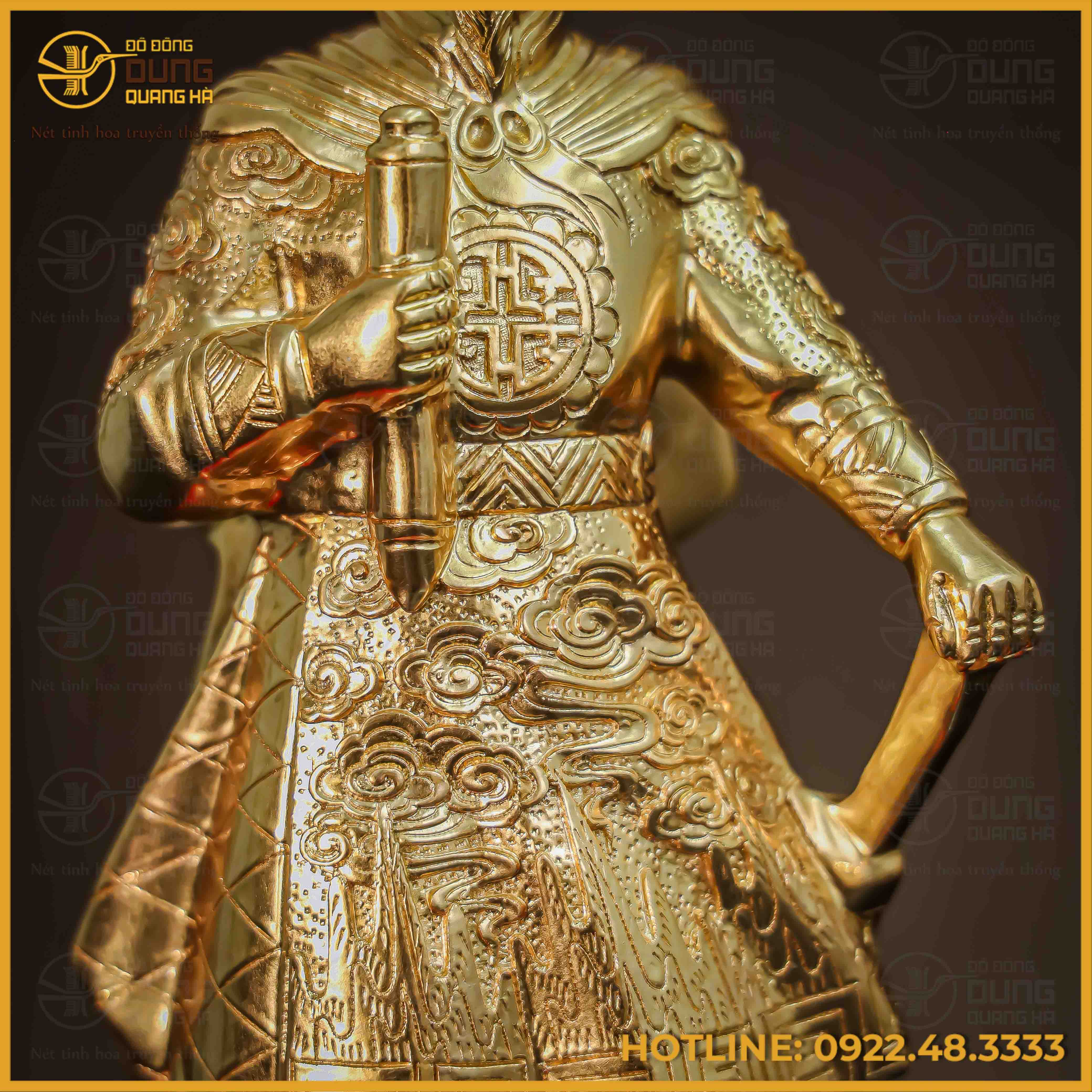 Tượng Trần Hưng Đạo đồng đỏ mộc cày nổi dát vàng cao 38cm
