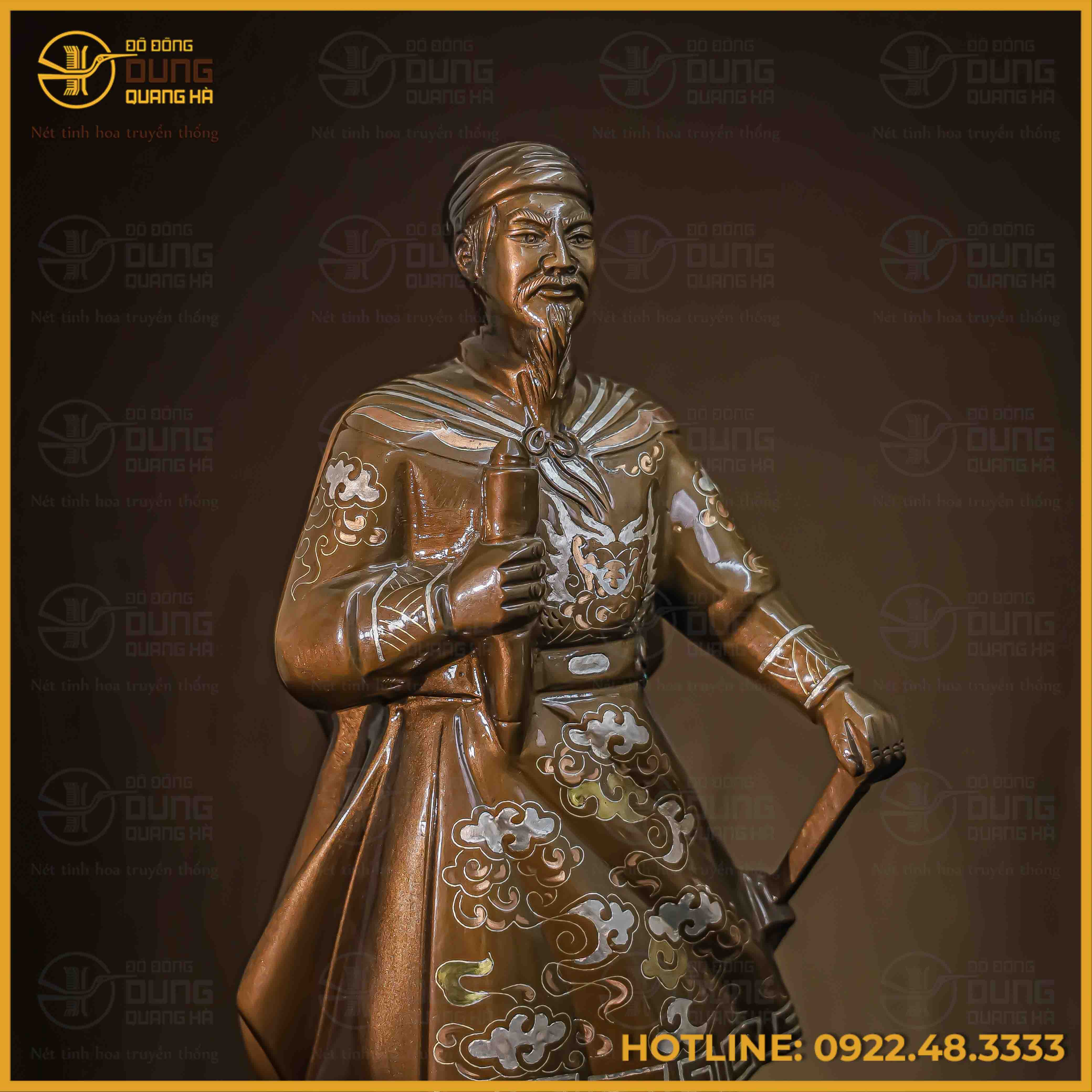 Tượng Trần Hưng Đạo đồng đỏ khảm tam khí cao 38cm