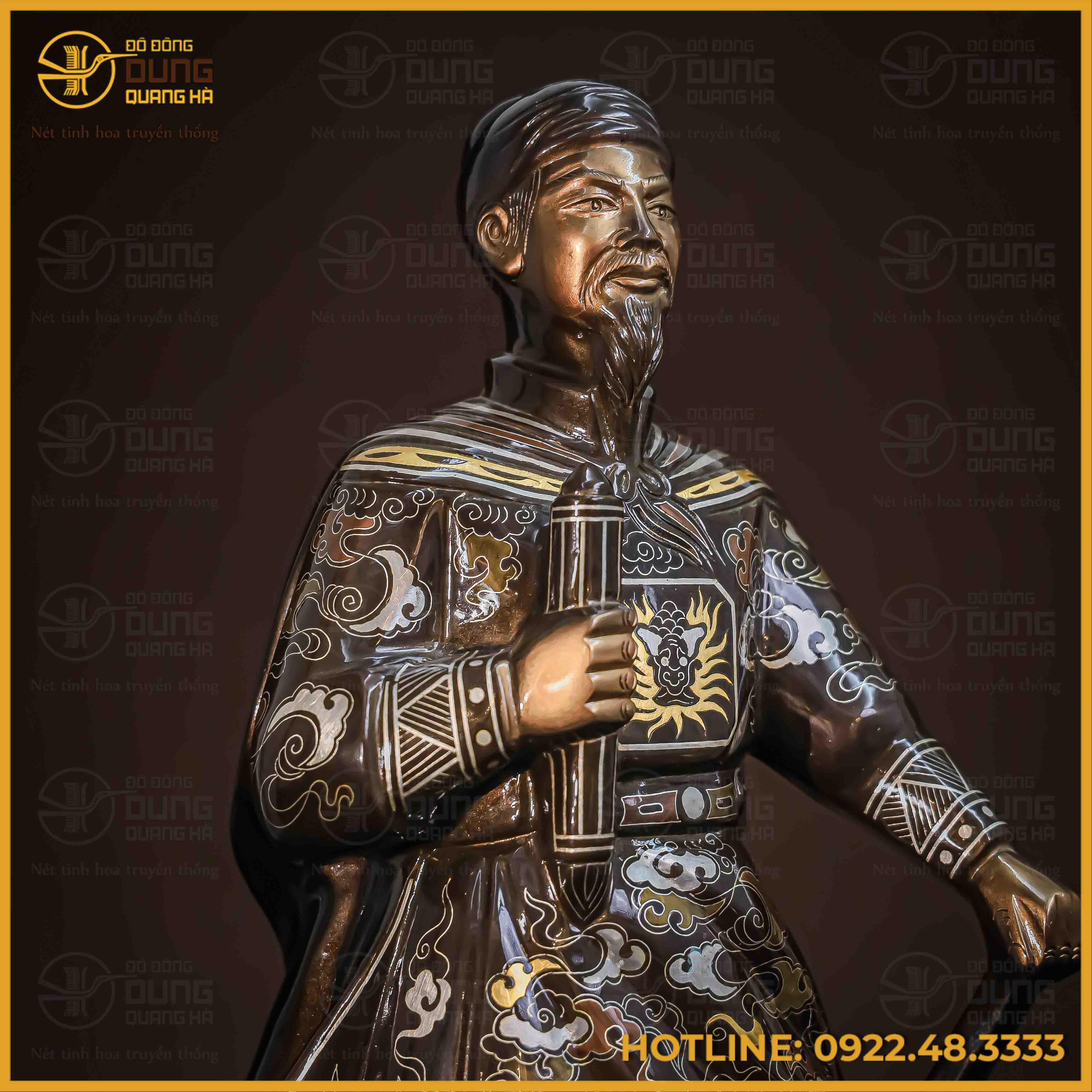 Tượng Trần Hưng Đạo đồng đỏ khảm ngũ sắc cao 38cm