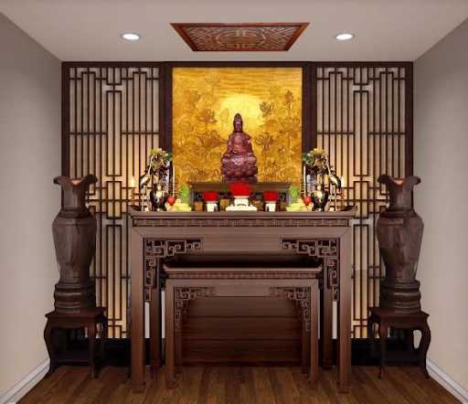 Bình hoa trên bàn thờ Phật: Nét đẹp tinh tế của bàn thờ Phật được nhấn mạnh bằng việc sắp xếp những bình hoa tươi tắn bên cạnh. Tương tác giữa sắc tím, xanh và trắng của hoa, cùng với màu nâu ấm áp của bàn thờ tạo nên một cảnh tượng tuyệt vời cho không gian linh thiêng.