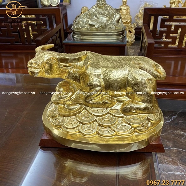 tượng trâu mạ vàng 