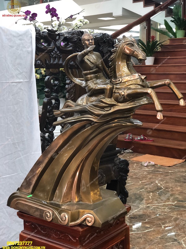 Tượng đồng Thánh gióng