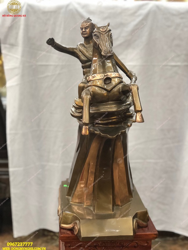 Tượng Thánh gióng