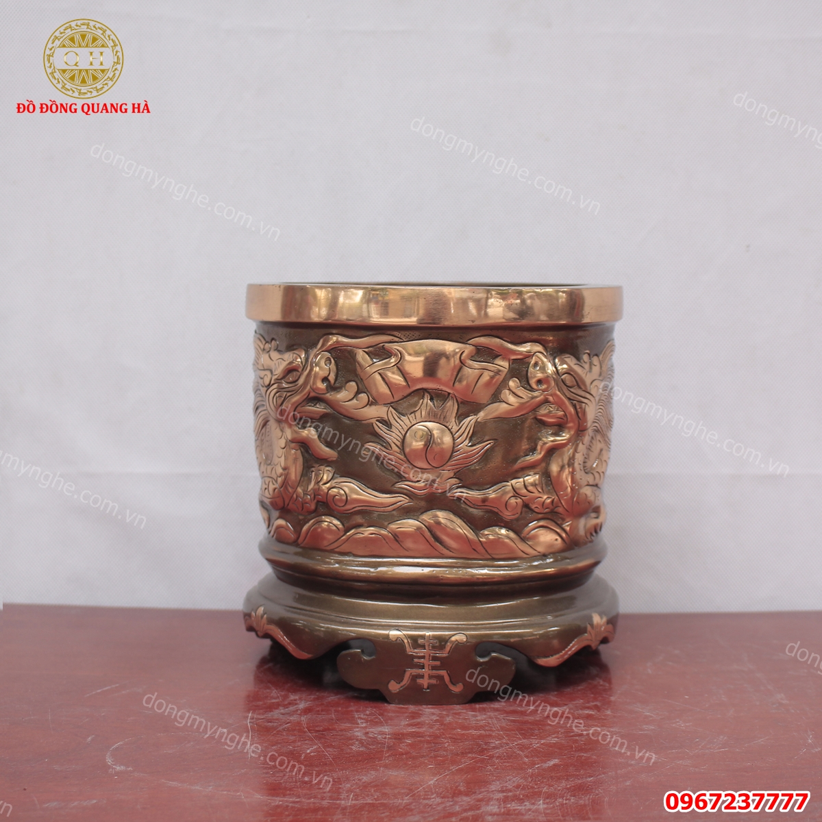 vật phẩm phong thủy bàn thờ thần tài