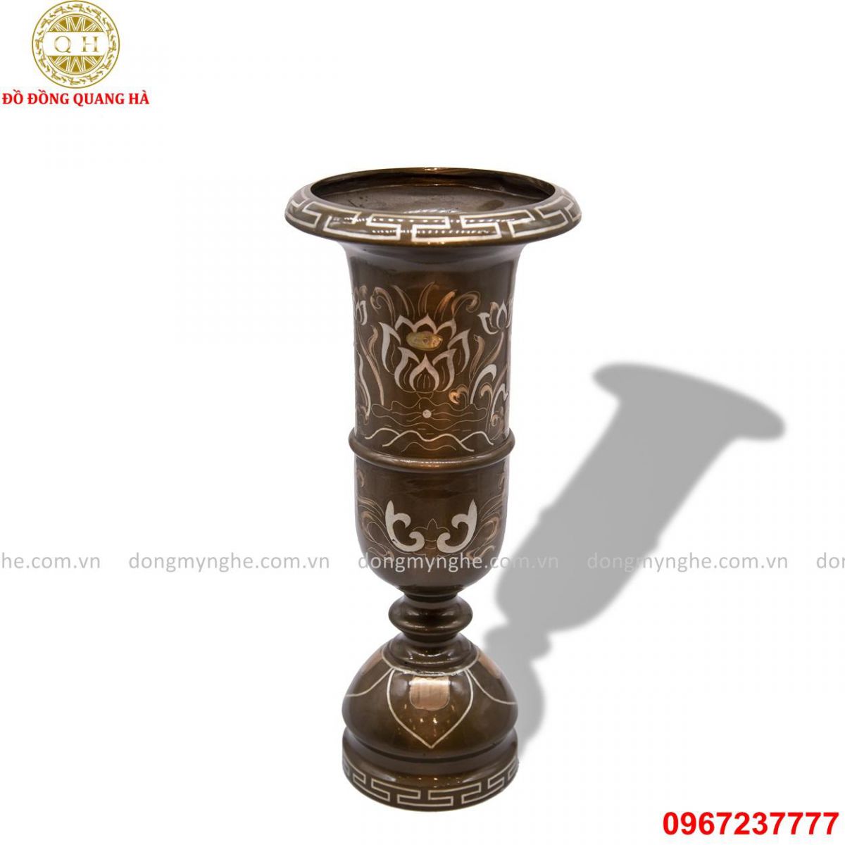 vật phẩm phong thủy bàn thờ thần tài