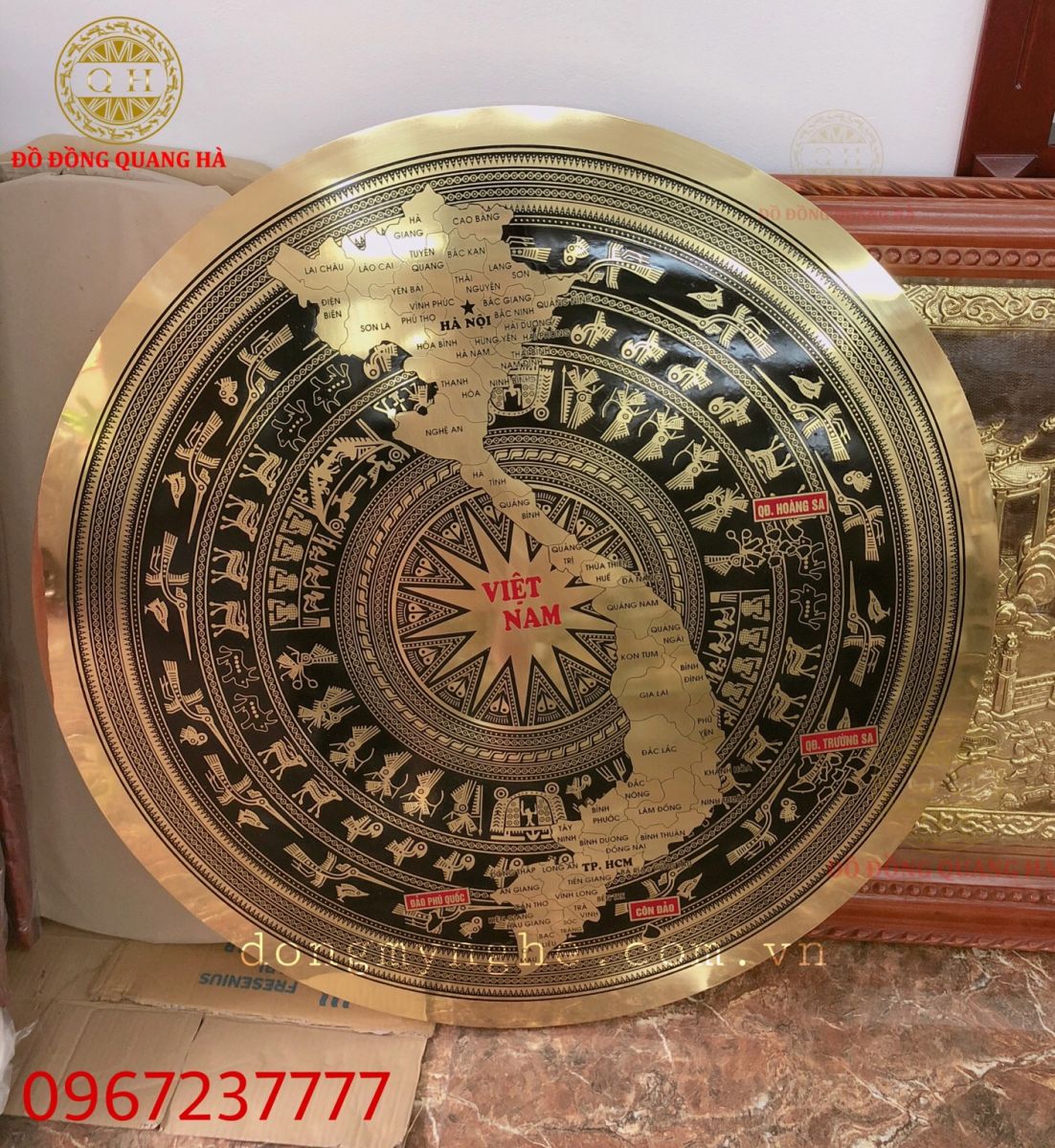 Chi tiết hoa văn trên mặt trống đồng