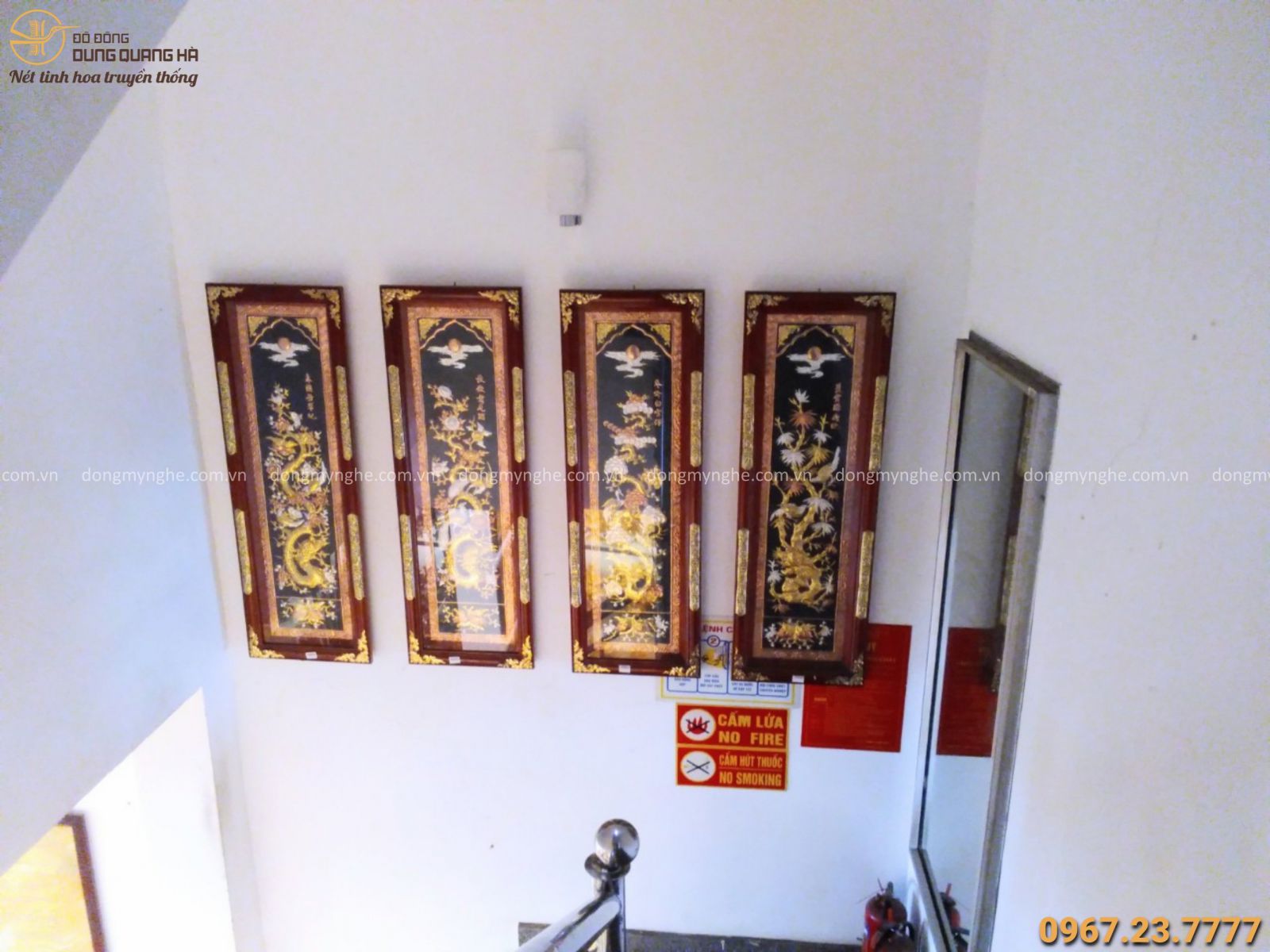 các mẫu tranh treo cầu thang 