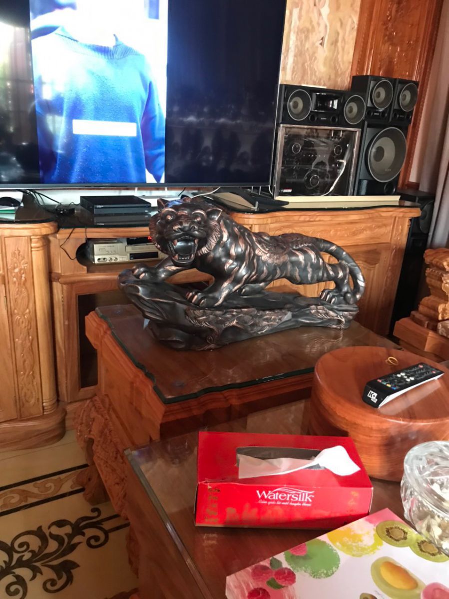 đồ trang trí kệ tivi phòng khách đồ trang trí kệ tivi phòng khách