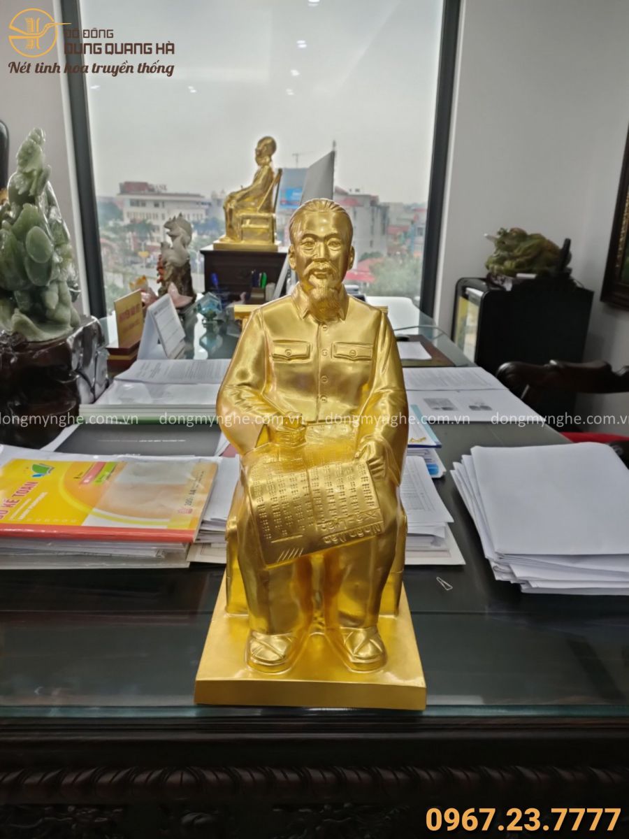 Giao tượng bác hồ bằng đồng dát vàng 9999 cho khách  Giao tượng bác hồ bằng đồng dát vàng 9999 cho khách