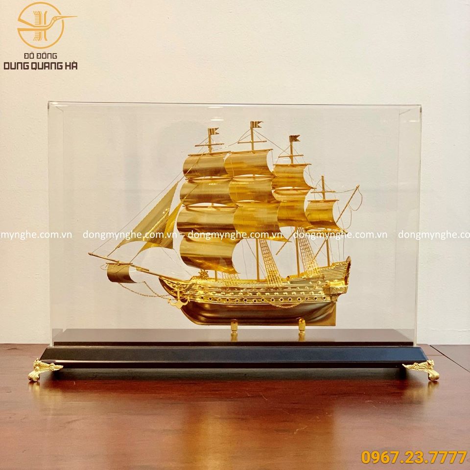 thuyền buồm mạ vàng đế gỗ sang trọng  quà tân gia thiết thực