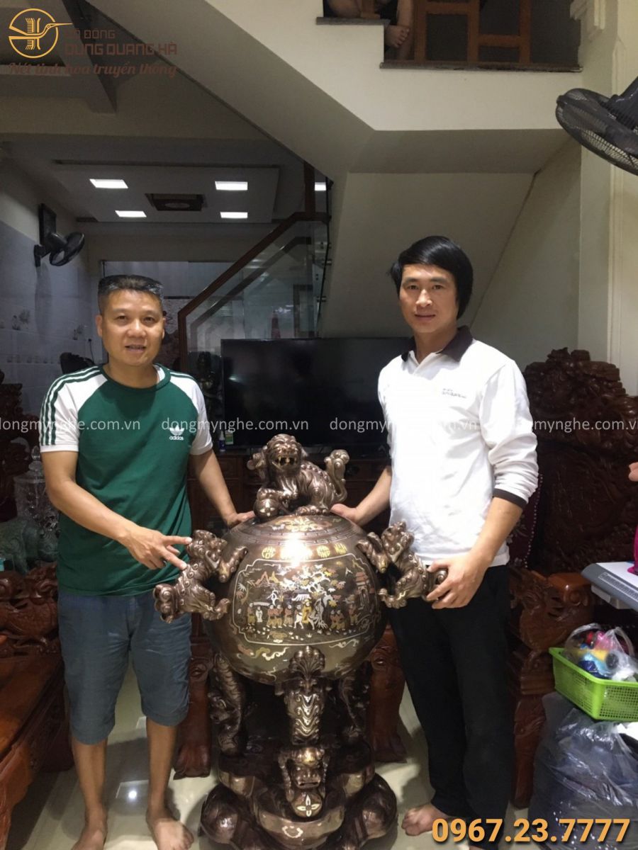 Giao đỉnh thất lân vờn cầu cho khách Giao đỉnh thất lân vờn cầu cho khách