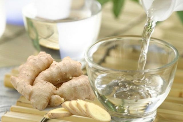 Lau bàn thờ bằng nước gì Lau bàn thờ bằng nước gì