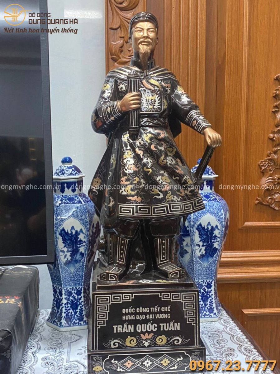 Bàn giao bức tượng trần quốc tuấn bằng đồng khảm tam khí Bàn giao bức tượng trần quốc tuấn bằng đồng khảm tam khí