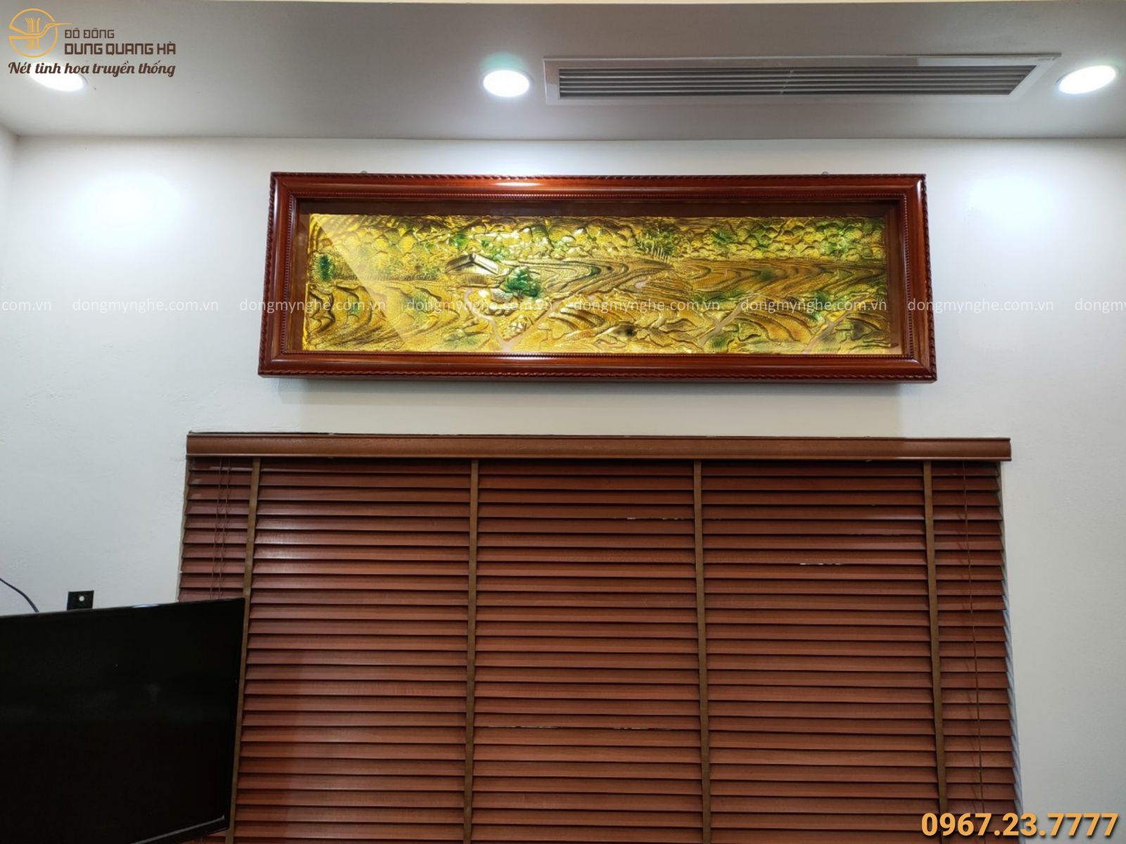 treo tranh cho khách