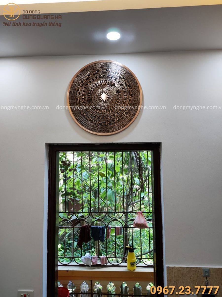 treo tranh cho khách