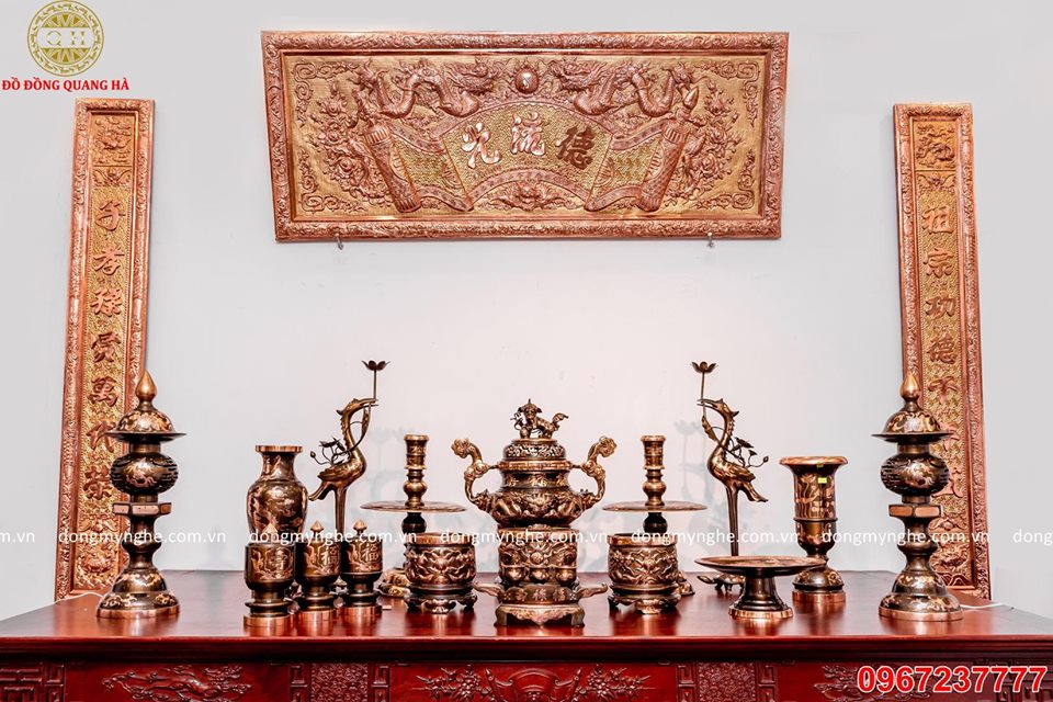 bộ đồ thờ cúng đầy đủ các mẫu đèn bàn thờ