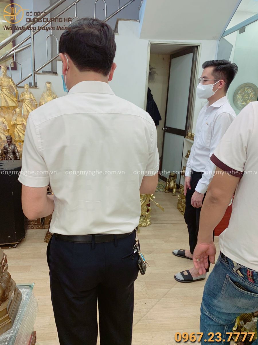 Tượng Trần Quốc Tuấn bằng đồng Tượng Trần Quốc Tuấn bằng đồng