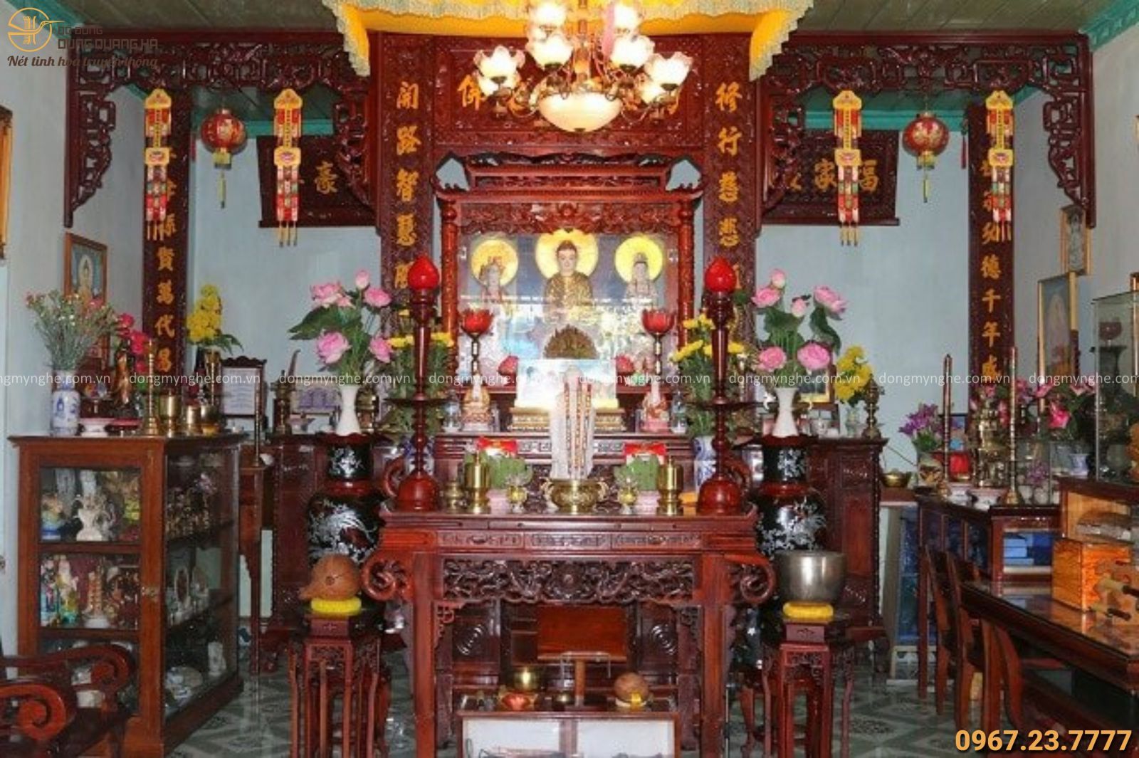 Treo ảnh Phật trên bàn thờ gia tiên được không
