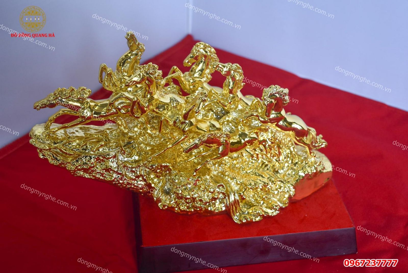 Tượng đồng bát mã