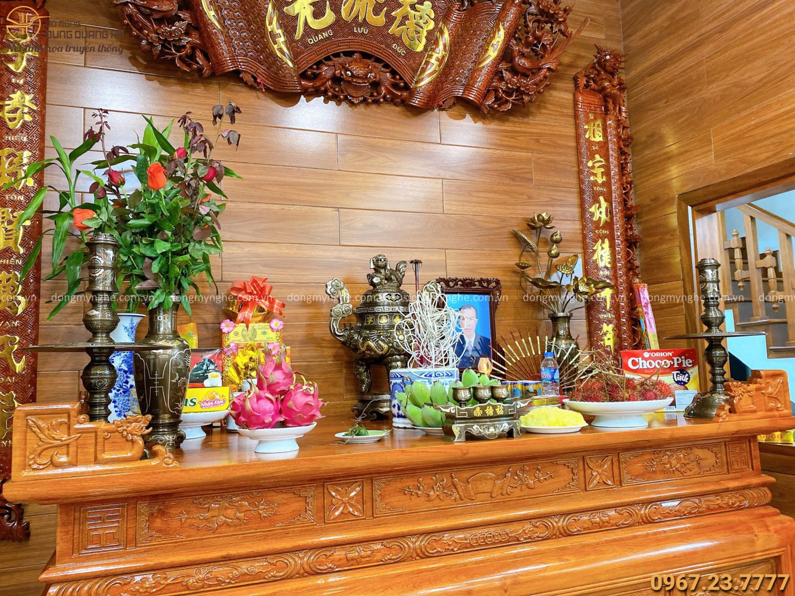 bộ đồ thờ trên bàn thờ gia tiên bộ đồ thờ trên bàn thờ gia tiên