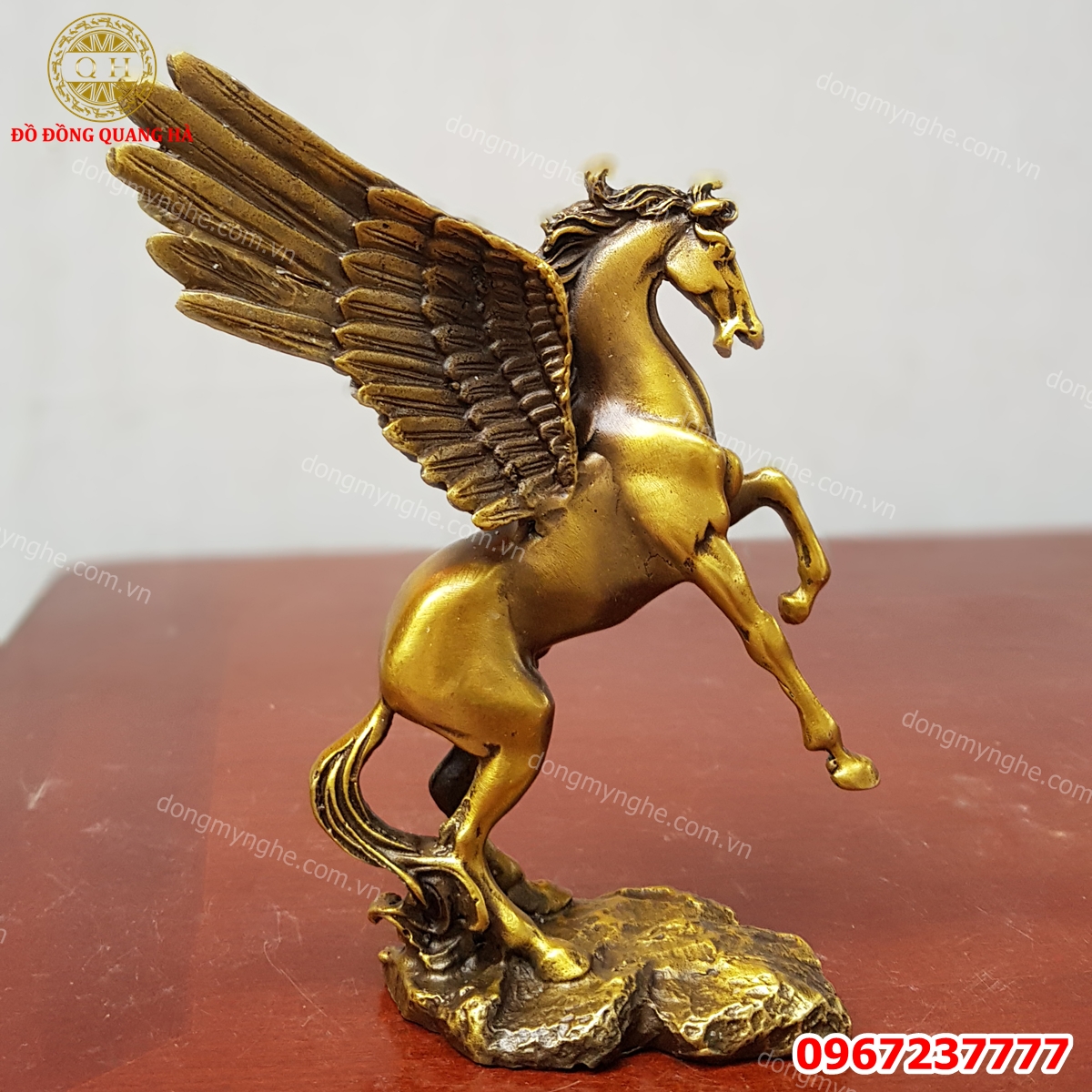 Linh vật để trên xe ô tô