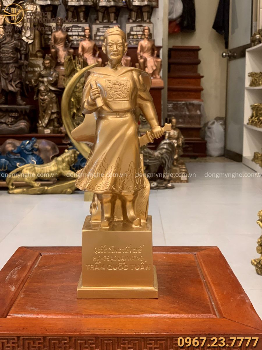 tượng Trần Quốc Tuấn bằng đồng đỏ Hoàn thiện tượng cho khách