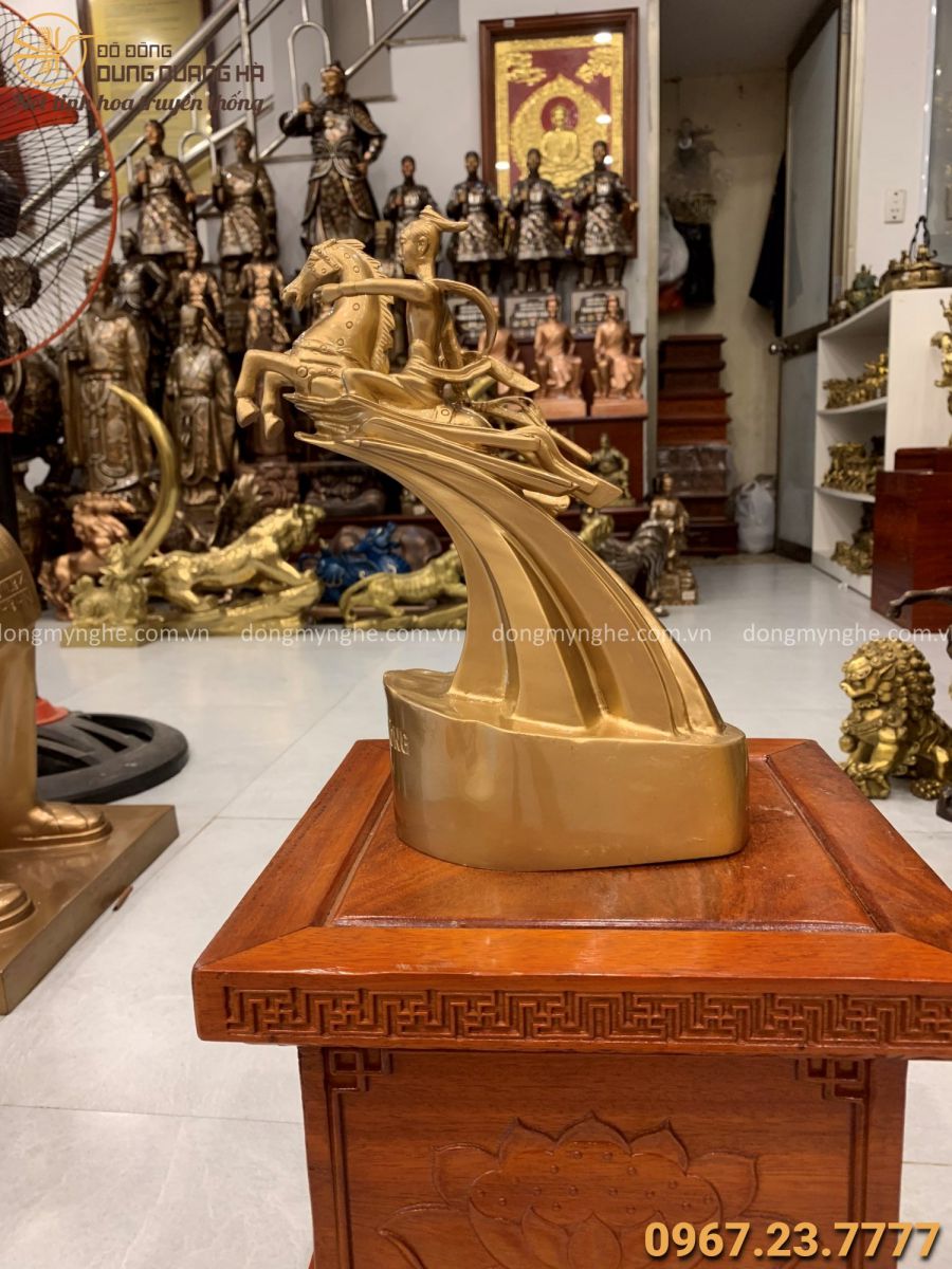 Tượng Thánh Gióng