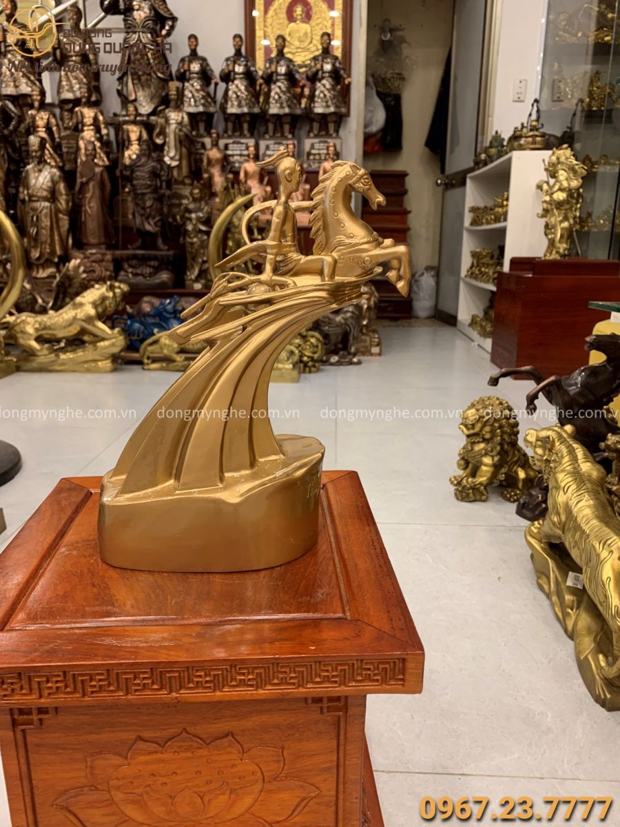 Tượng Thánh Gióng