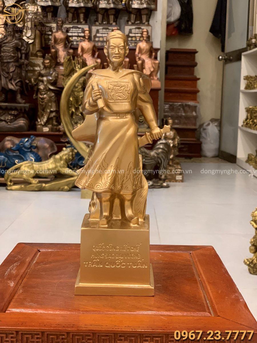 Tượng  Trần Quốc Tuấn