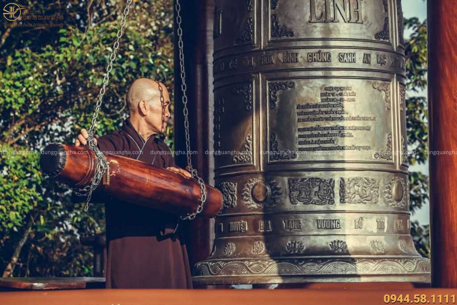 Xây chùa tạc tượng đúc chuông